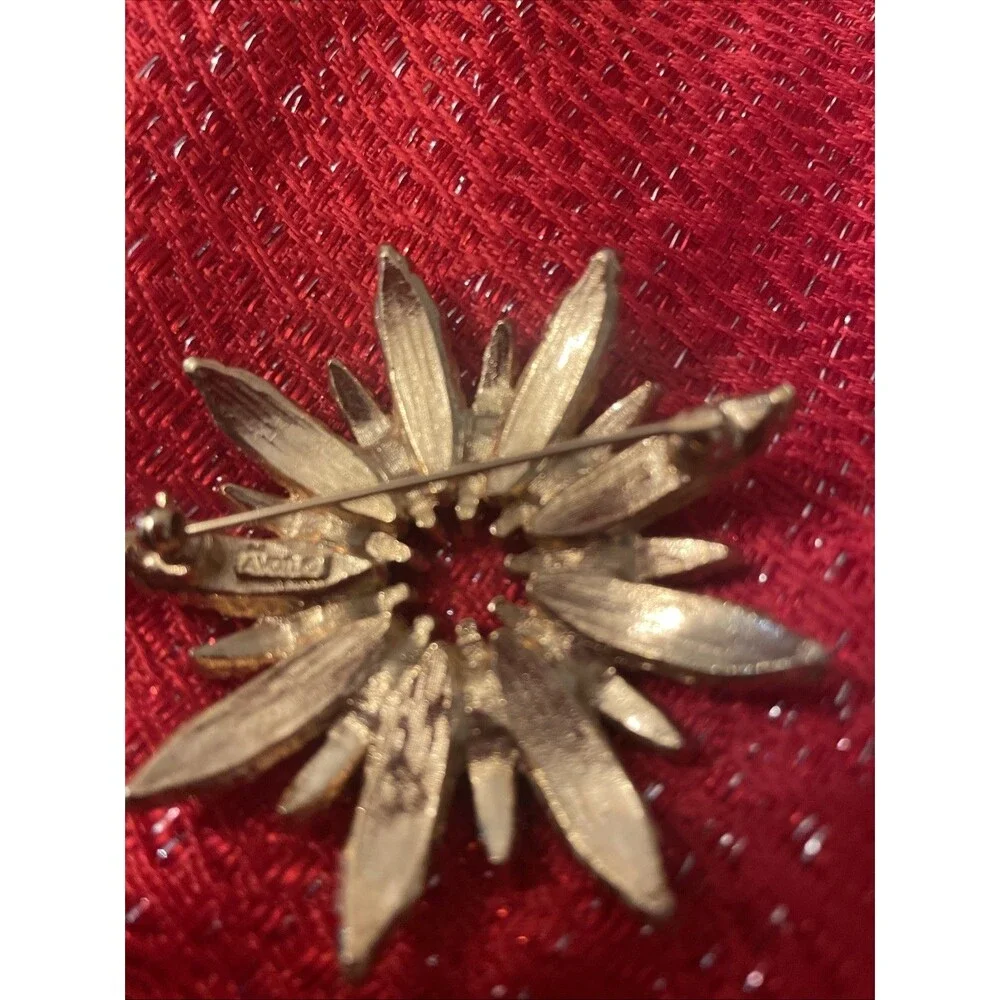 Vintage 70s AVON Gold Tone Textured  Flower Star / Sun Burst Brooch Pin Signed